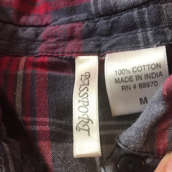 Button down - Picture 2 of 2